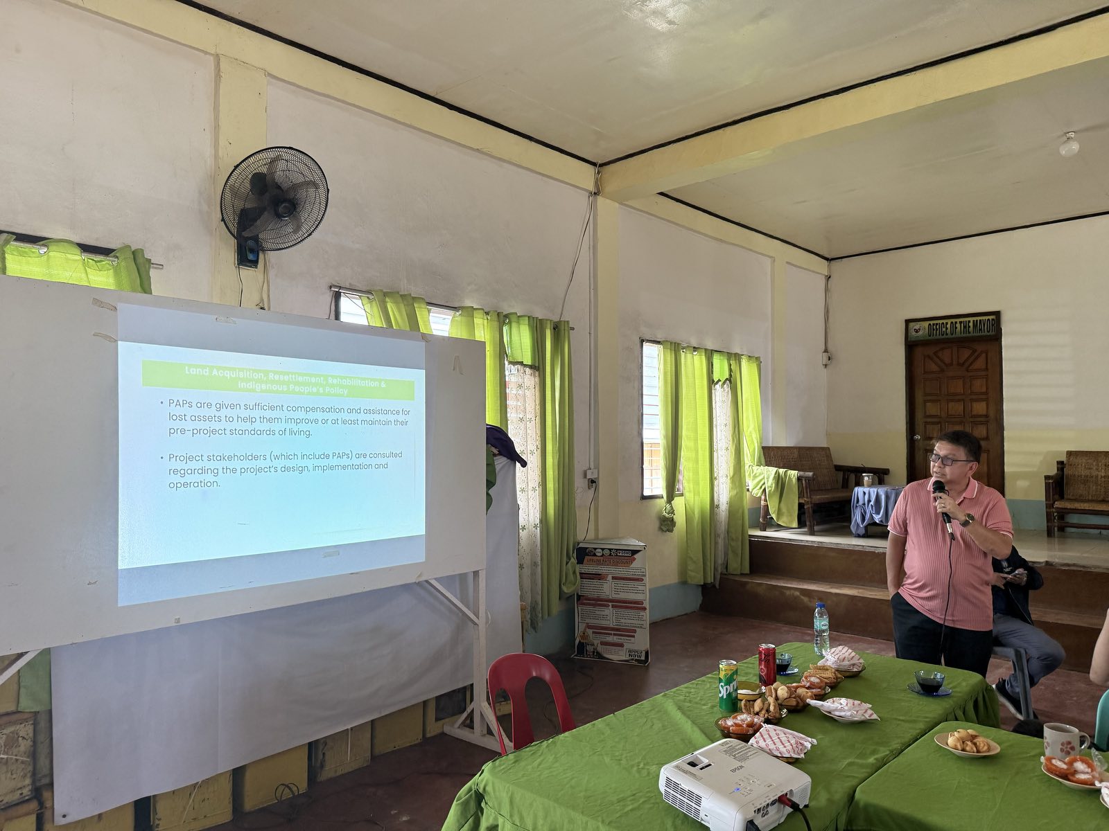Duplicate view of land acquisition presentation during community consultation
